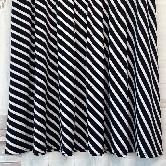 Lane Bryant Womens Black White Strip Elastic Waist Fit & Flare Skirt Sz. 14 16 - Picture 2 of 8